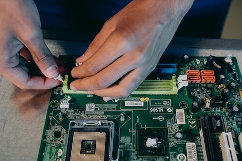 trusted Christian IT professionals offering technical support and repair services through Crossgrid